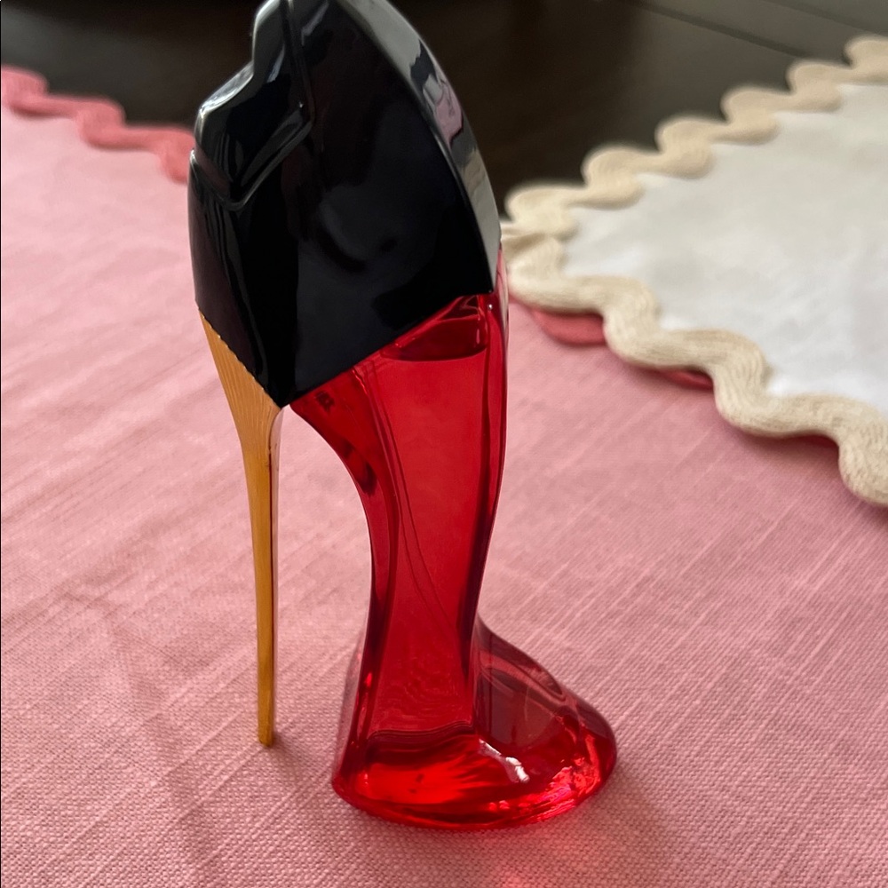 Chic Stiletto Perfume Bottle in Red and Black